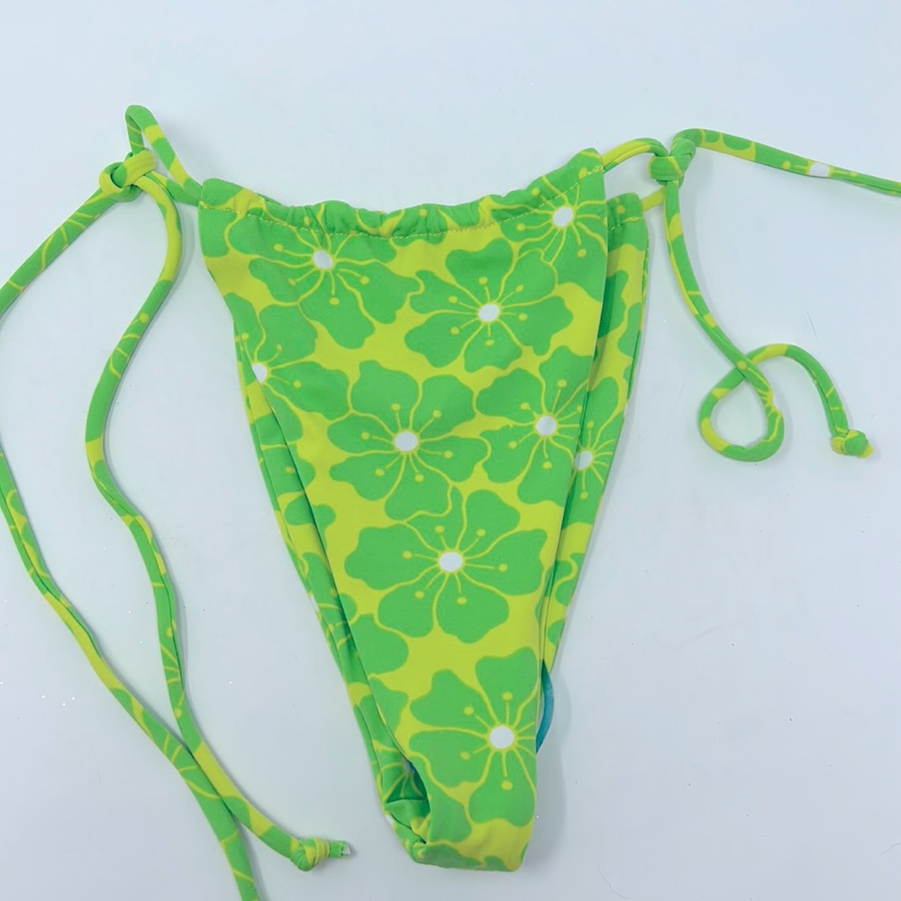 NWOT Out From Under Lime Green Flower Cheeky String Bikini Bottoms Size Medium
